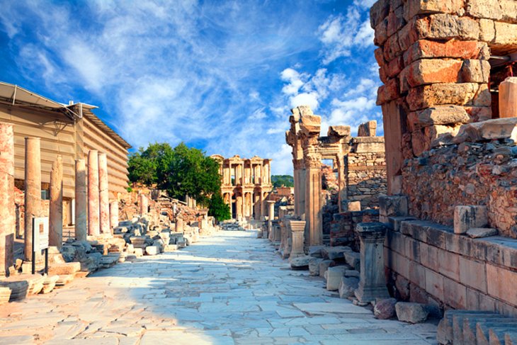 turkey-ephesus-colonnaded-road-to-library